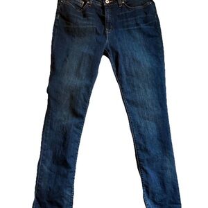 Yummie Denim Size 33 Medium Wash Blue Jeans Straight Leg 5 Pocket Style